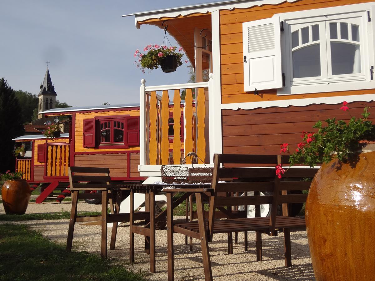 Logis Hotel-Restaurant Le Relais Hauterives Eksteriør bilde