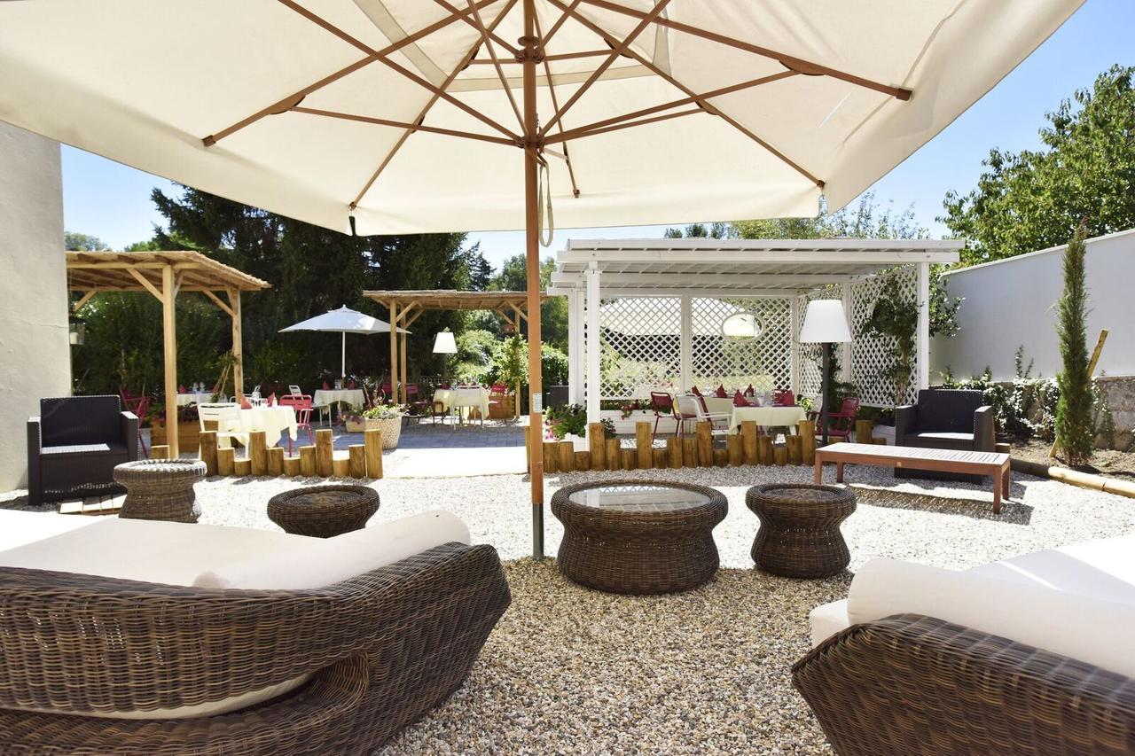 Logis Hotel-Restaurant Le Relais Hauterives Eksteriør bilde