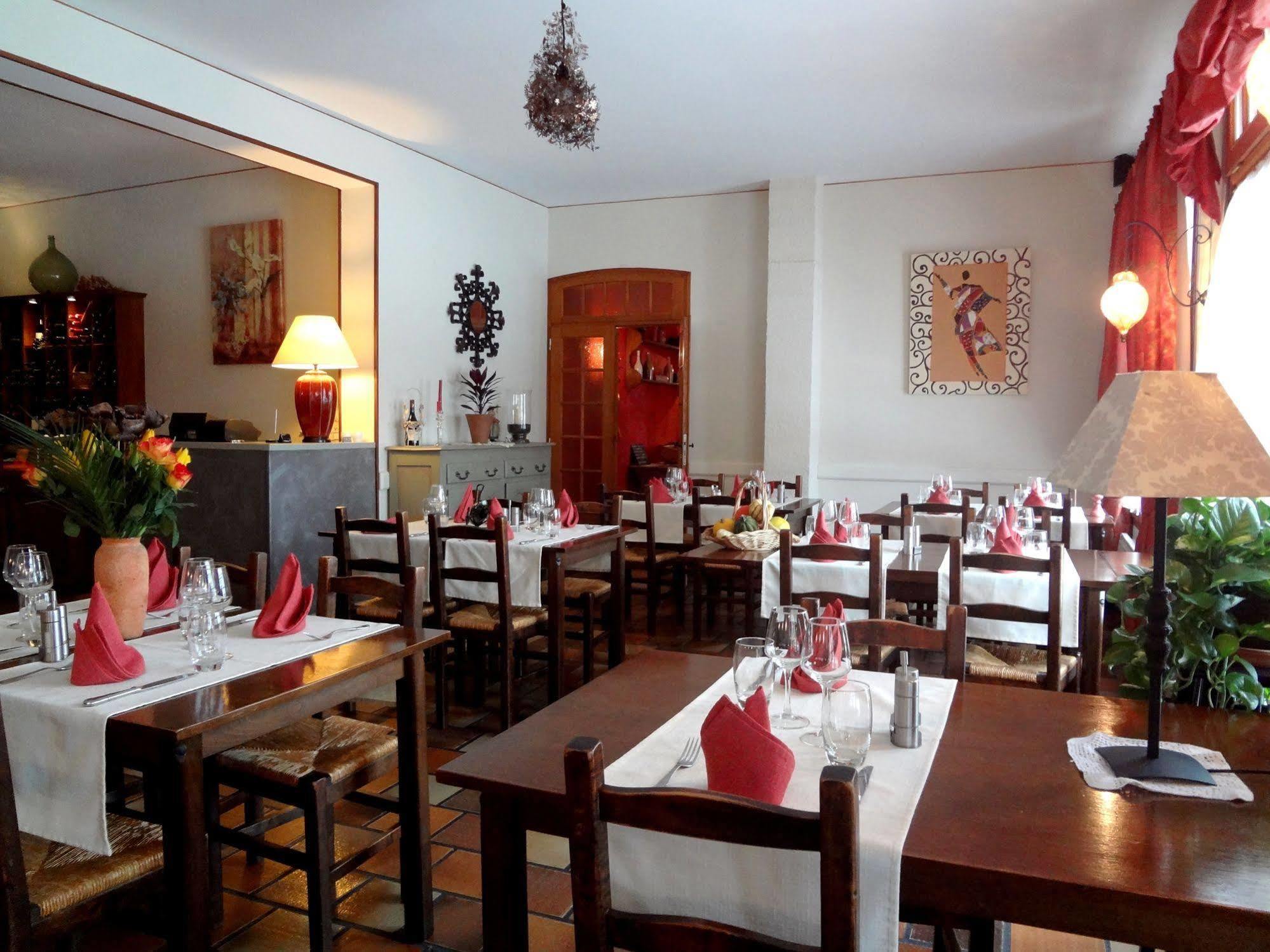 Logis Hotel-Restaurant Le Relais Hauterives Eksteriør bilde
