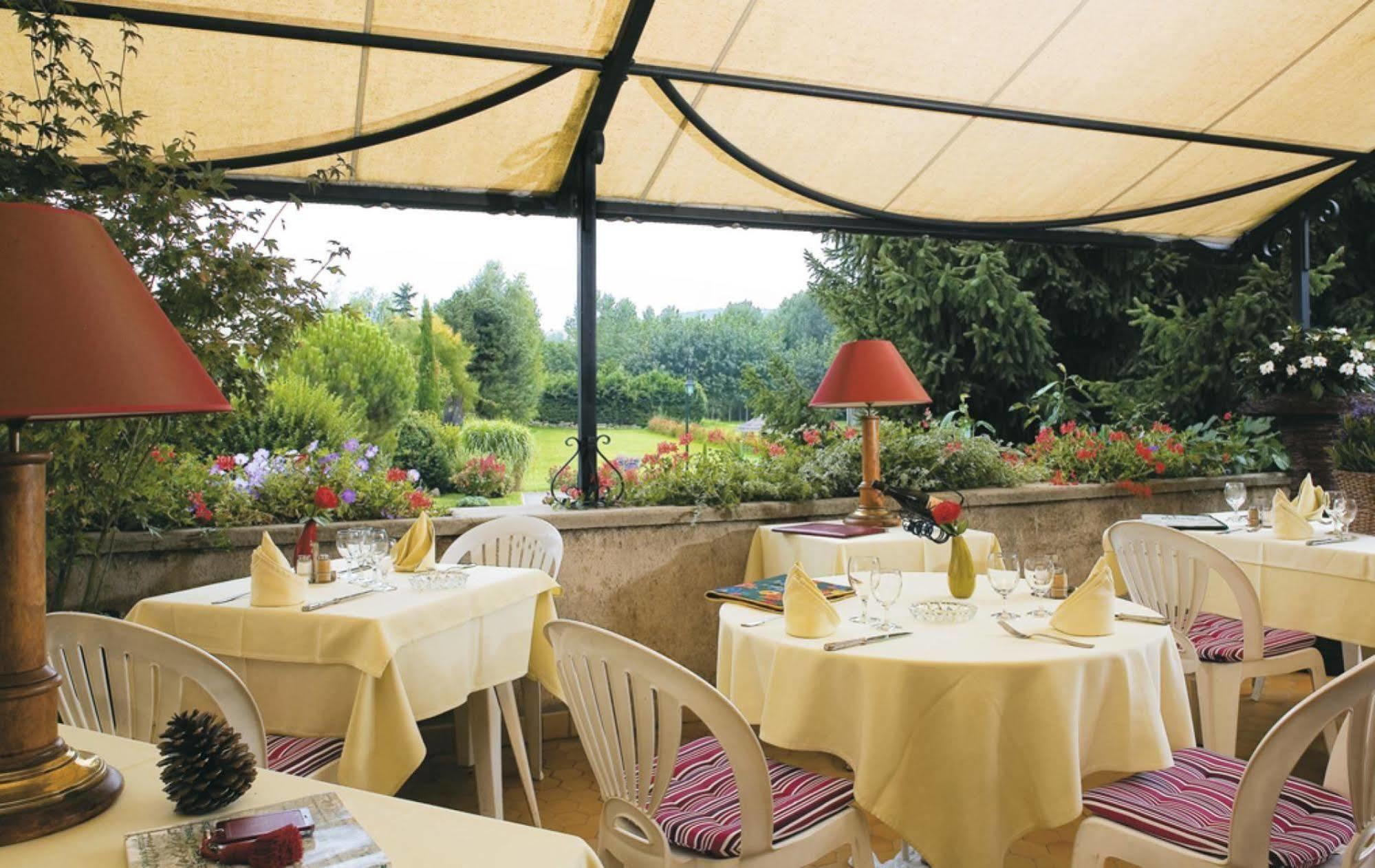 Logis Hotel-Restaurant Le Relais Hauterives Eksteriør bilde