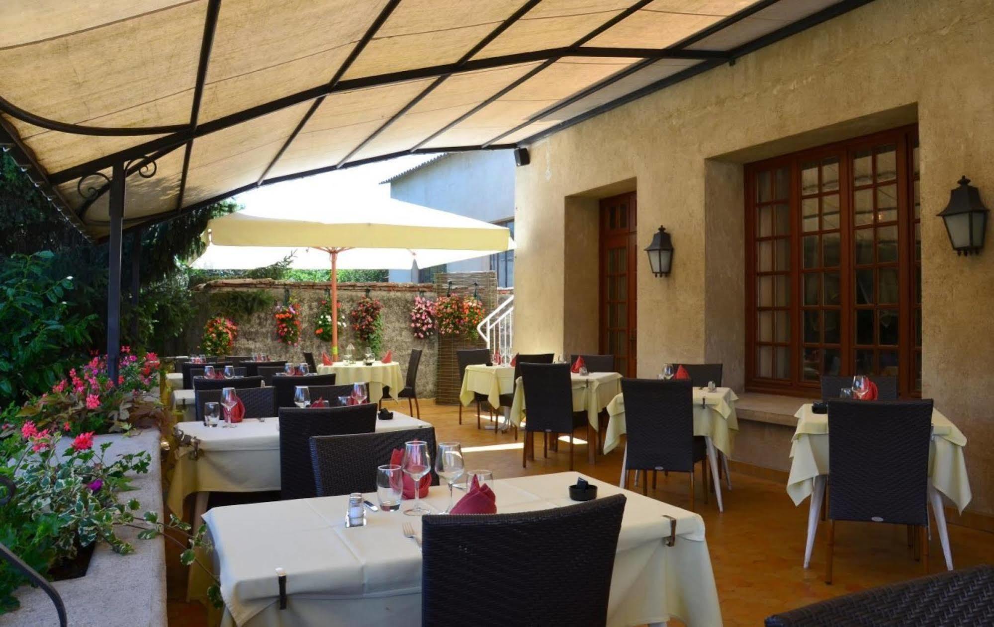 Logis Hotel-Restaurant Le Relais Hauterives Eksteriør bilde
