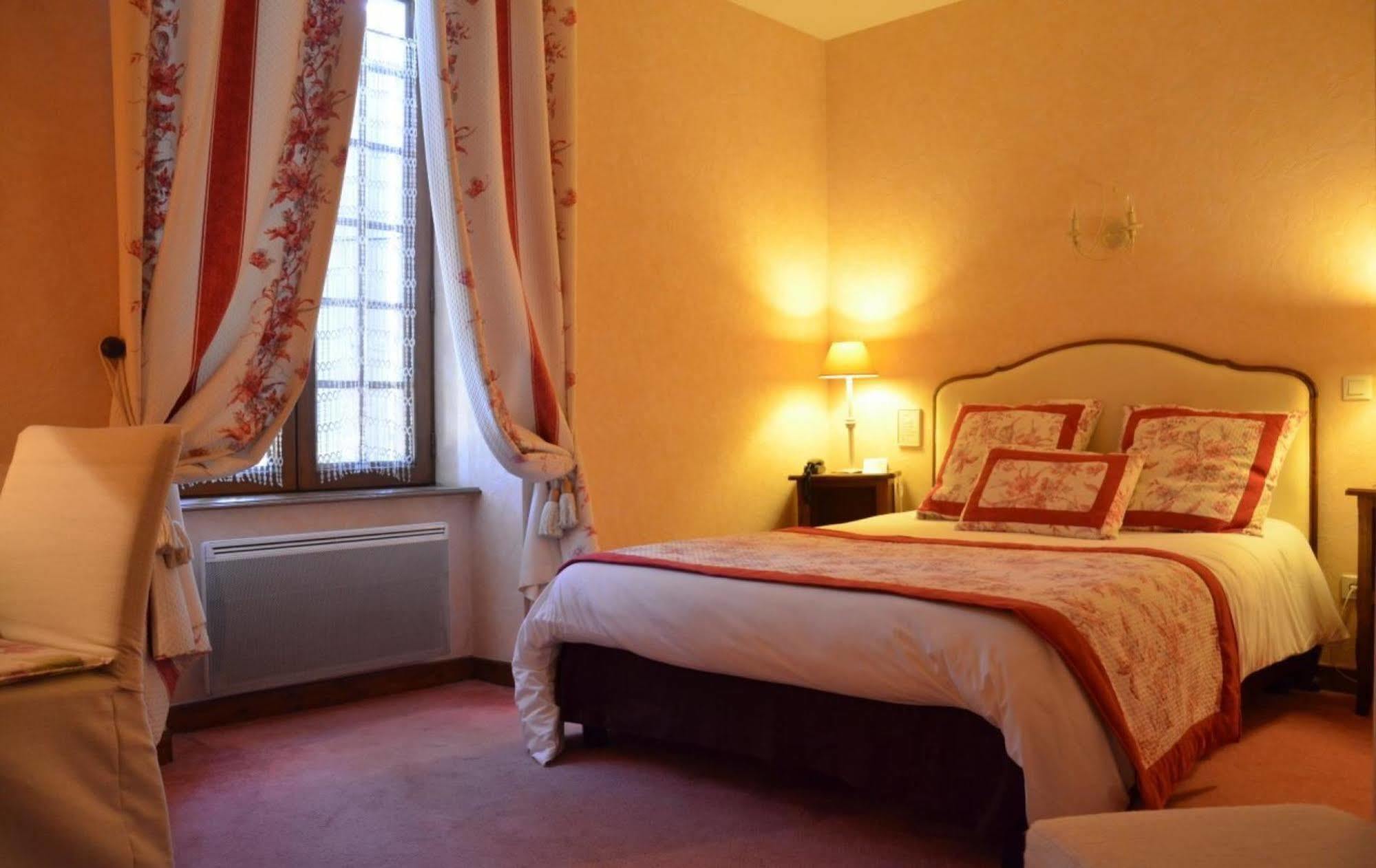 Logis Hotel-Restaurant Le Relais Hauterives Eksteriør bilde