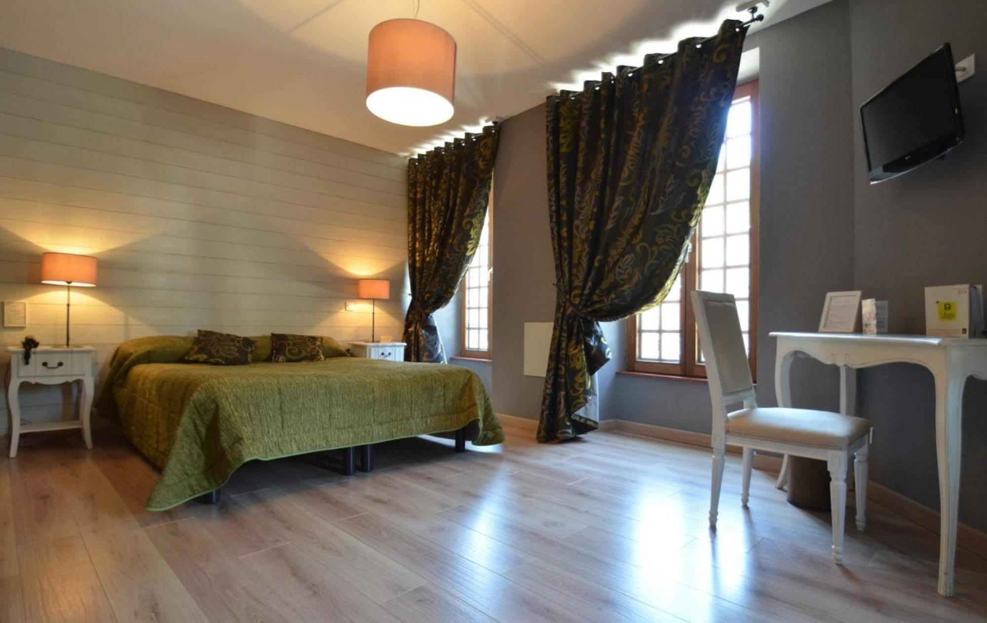 Logis Hotel-Restaurant Le Relais Hauterives Eksteriør bilde