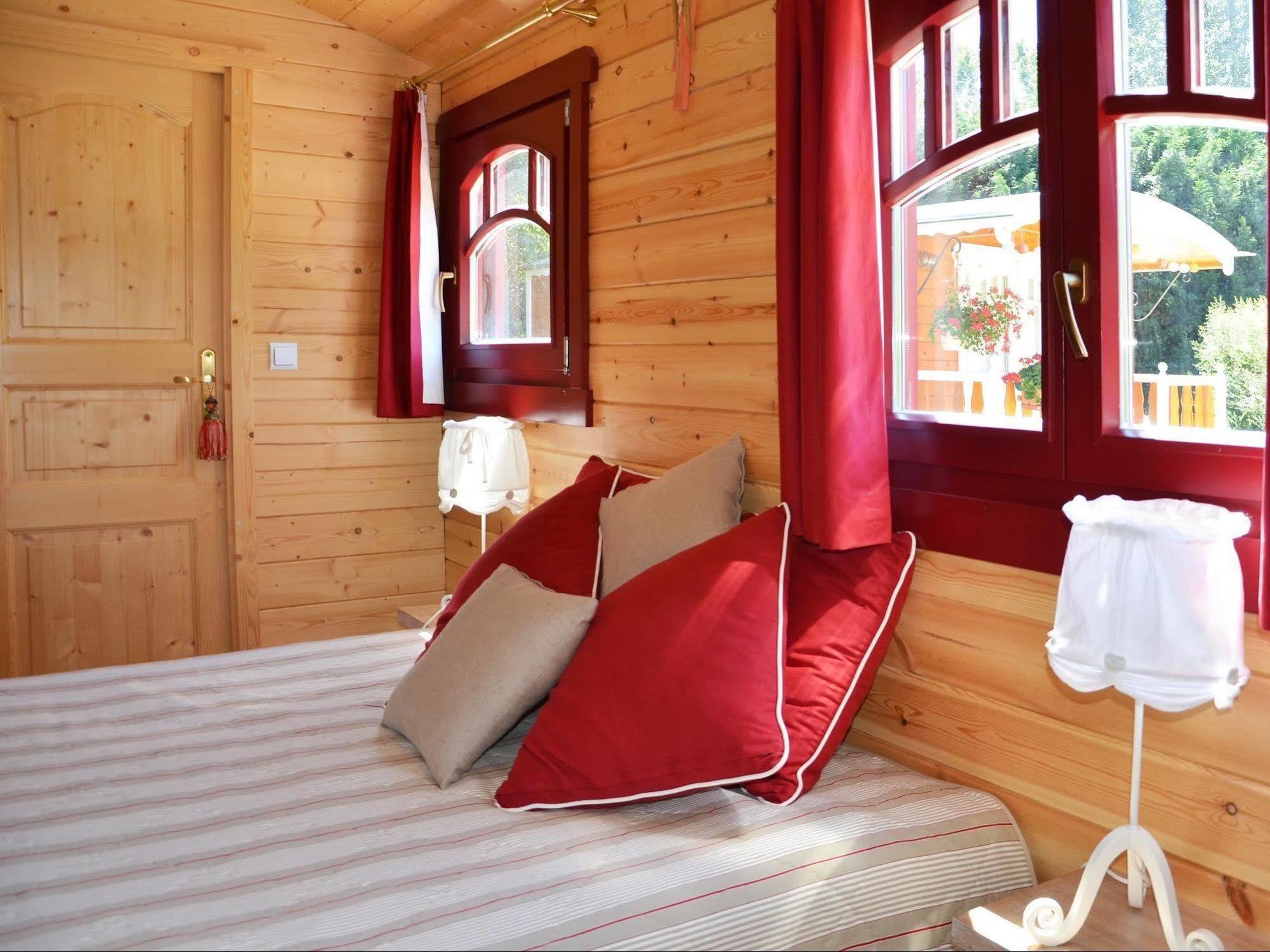Logis Hotel-Restaurant Le Relais Hauterives Eksteriør bilde